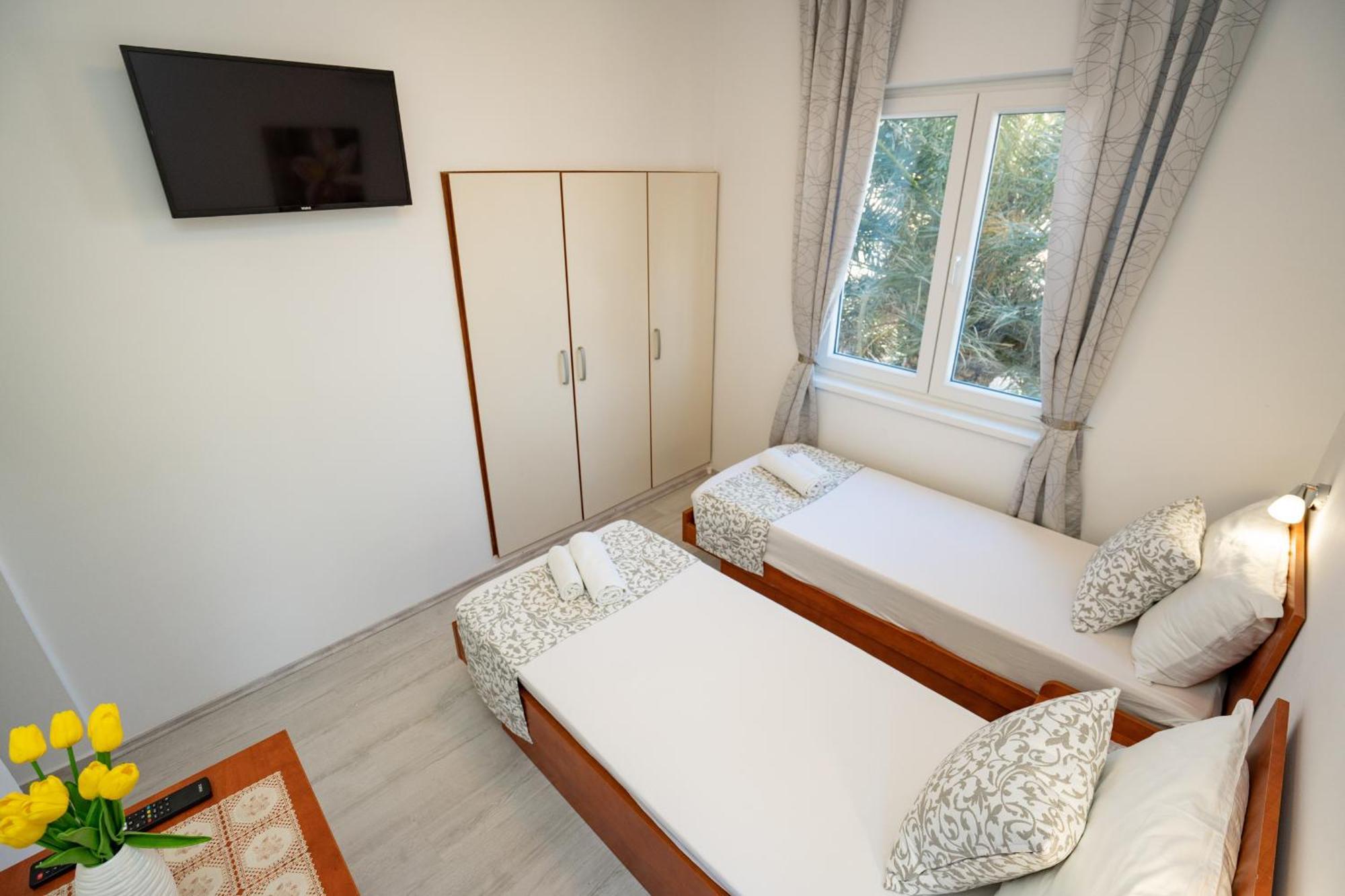 Pool Mansion Magnolia - Comfort Rooms Novalja Εξωτερικό φωτογραφία