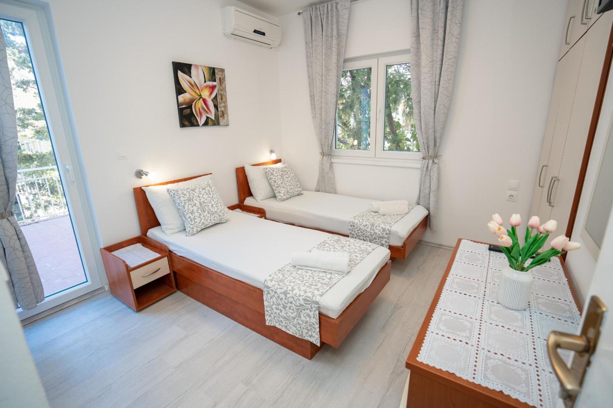 Pool Mansion Magnolia - Comfort Rooms Novalja Εξωτερικό φωτογραφία